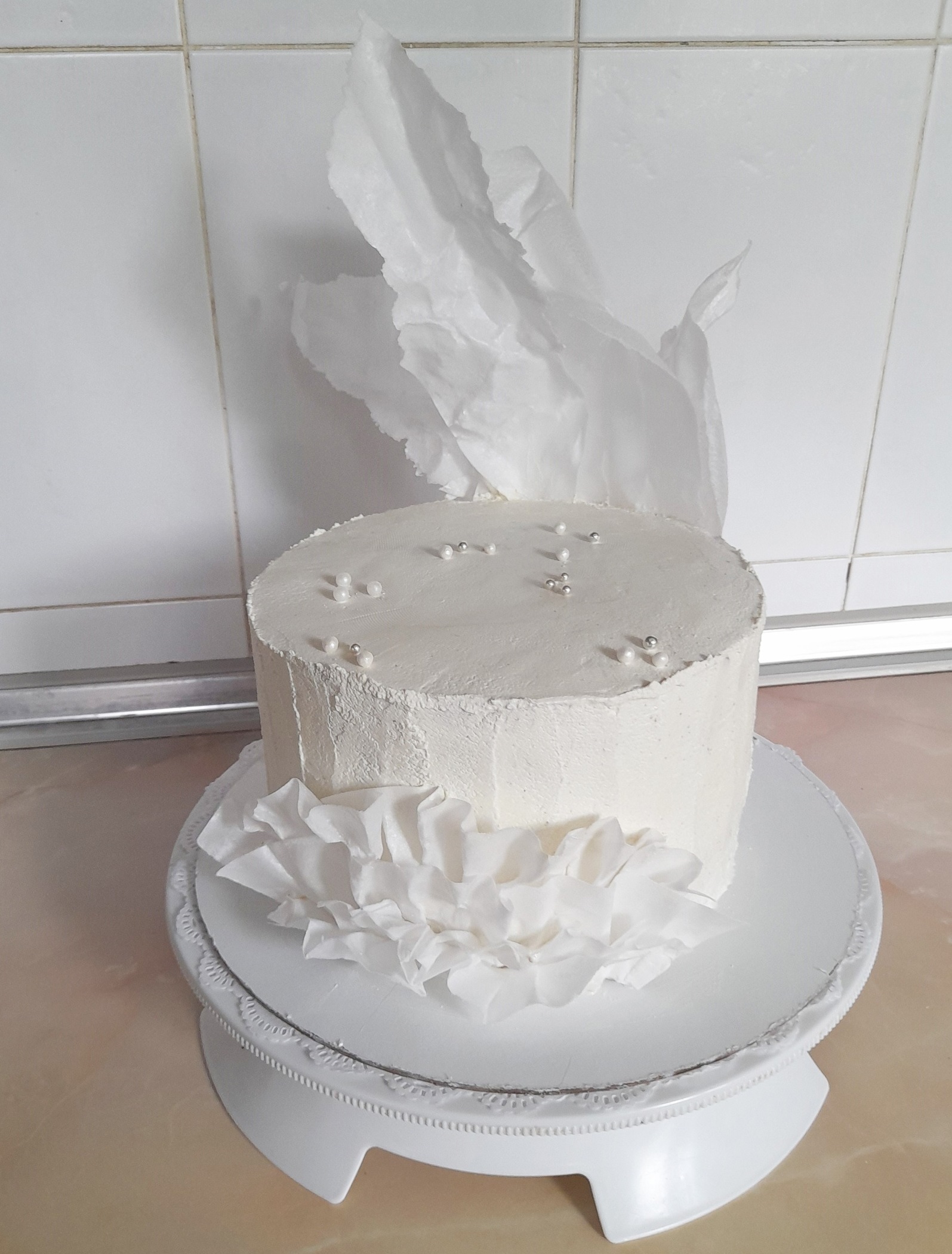 Свадебный белый торт Медовик